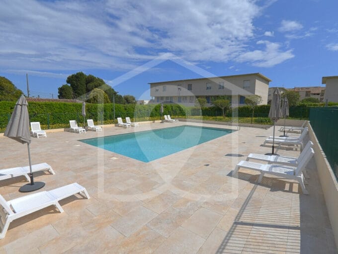 ANTIBES BREGUIERES - 2P PARFAIT ETAT -  CALME - VUE +++ PISCINE - STANDING ++